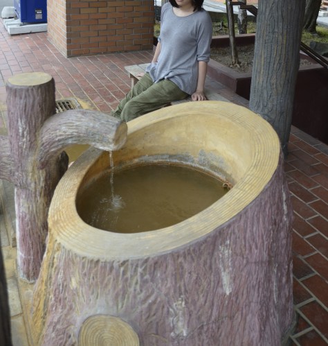 「長寿の手湯」，旁邊也可泡腳