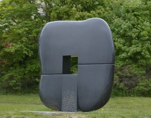 這座是「Sun-TOYA 讃洞爺」，可惜我拍照時在反方背向洞爺湖，不然你會更明白雕刻家想表達的主題 