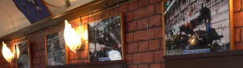 車廂內有昔日的火車片