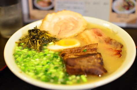 櫻島ラ一メン (佢好錘意吃旁邊那些咸菜)